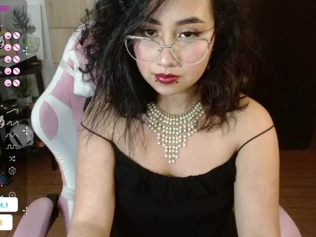 Cling to live show with Emilysweetlp from BongaCams 