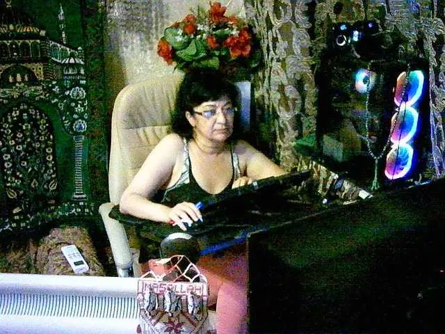 Cling to live show with Margarita33 from BongaCams 
