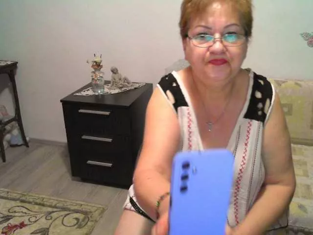 Cling to live show with Vyka-Vyka from BongaCams 