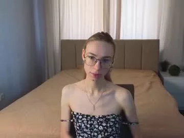 Cling to live show with hilddale from Chaturbate 