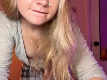 Cling to live show with iheartcassie2844 from Chaturbate 