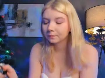 Cling to live show with mildredbain from Chaturbate 