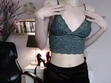 Cling to live show with sarah_desire01 from Chaturbate 
