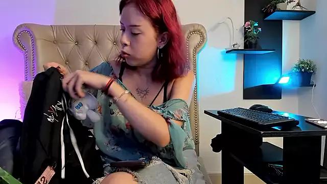 Cling to live show with AlexaFoxy18 from StripChat 