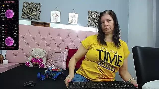 Cling to live show with aliccehot from StripChat 